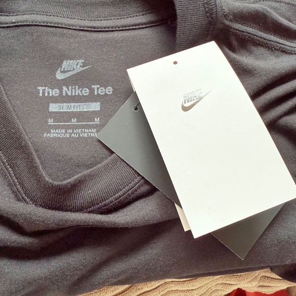 Nike Slim Fit Tee in Black, Sz M (NWT) - Picture 4 of 4